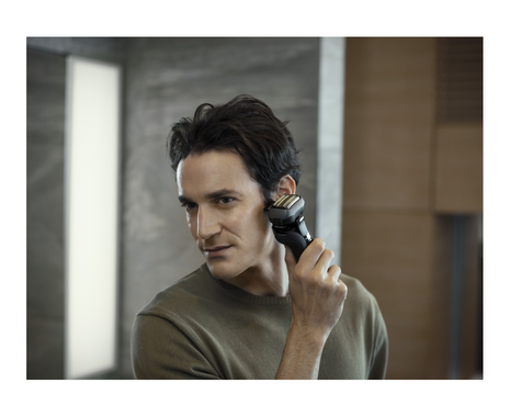 5-Blade Wet & Dry Electric Shaver with Beard Sensor