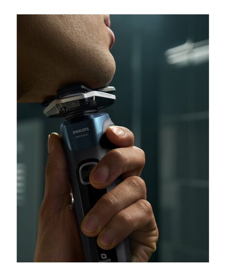 Series 7000 SkinIQ Electric Shaver