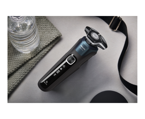Series 5000 SkinIQ Electric Shaver with Quick Clean Pod