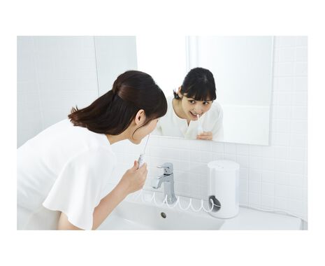 Oral Irrigator with Orthodontic Nozzle