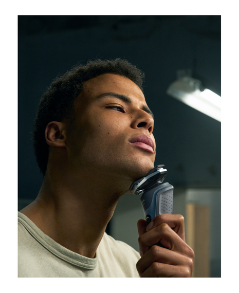 Series 5000 SkinIQ Electric Shaver