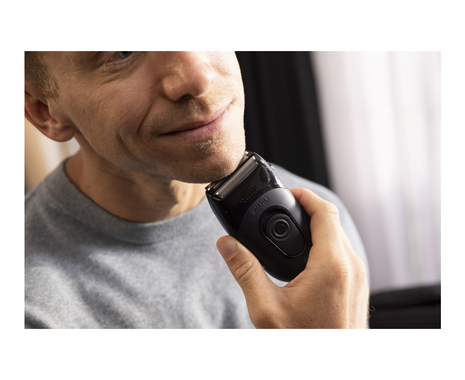 Lithium-ion Electric Travel Shaver