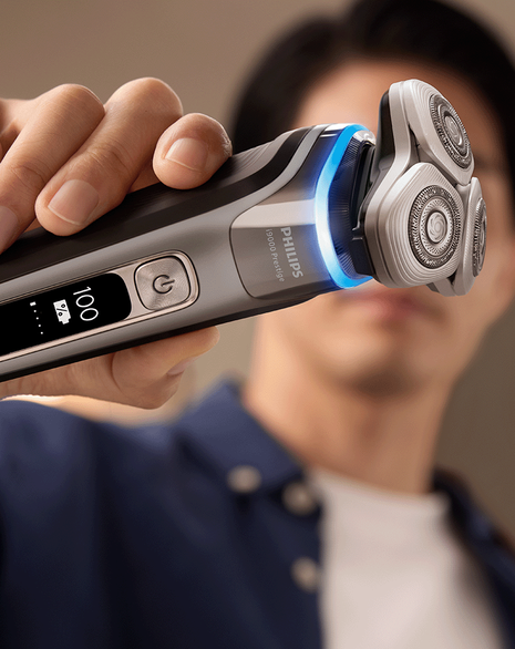 Series i9000 Prestige Wet & Dry Electric Shaver with Quick Clean Pod