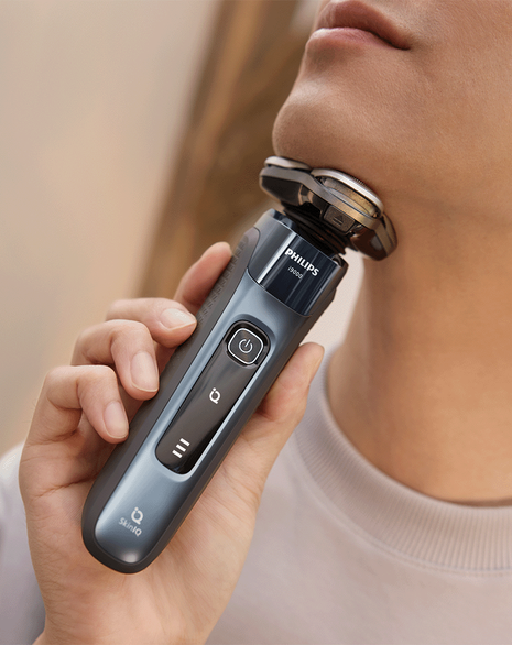 Series i9000 Wet & Dry Electric Shaver with Quick Clean Pod