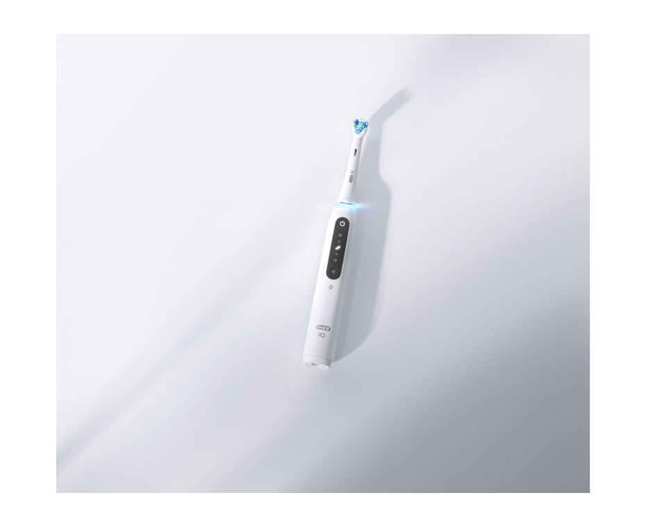 Oral-B | iO5 Electric Toothbrush - White | Shaver Shop