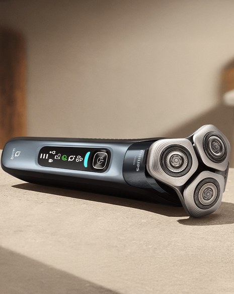 Series i9000 Wet & Dry Electric Shaver with Quick Clean Pod & Charging Stand