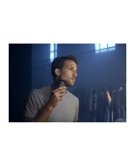 Series 7000 SkinIQ Electric Shaver with Quick Clean Pod